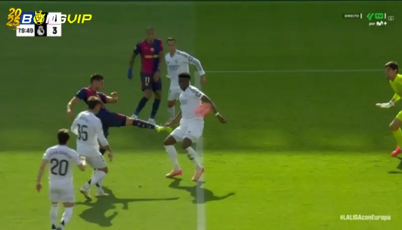 trọng tài 'tạ ơn Chúa' trước khi hủy bàn của Barca Góc nhìn từ các bên liên quan khi trọng tài 'tạ ơn Chúa' trước khi hủy bàn của Barca